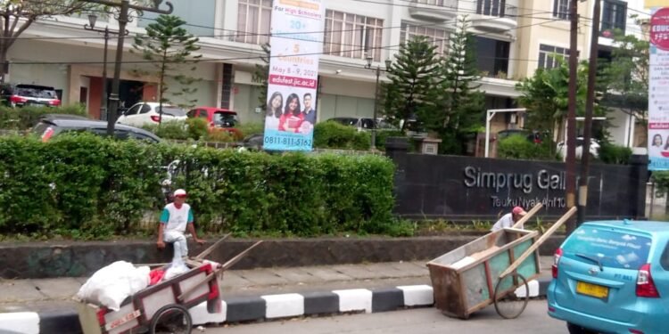 .:: MENJUAL KEMISKINAN ::.