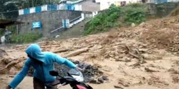 Parapat Disapu Banjir Bandang, Desa Sibaganding Diterjang Longsor, Arus Lalu Lintas Lumpuh Total