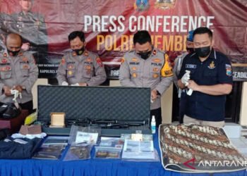 Catut Nama Eks Kapolri, 2 Pria di Jember Tipu Kades Rp 4,7 Miliar