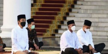 Jokowi dan Ibu Negara Salat Idul Fitri di Halaman Istana Kepresidenan Bogor