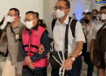 Tiba di Jakarta, Adelin Lis Diborgol dan Kenakan Rompi Tahanan